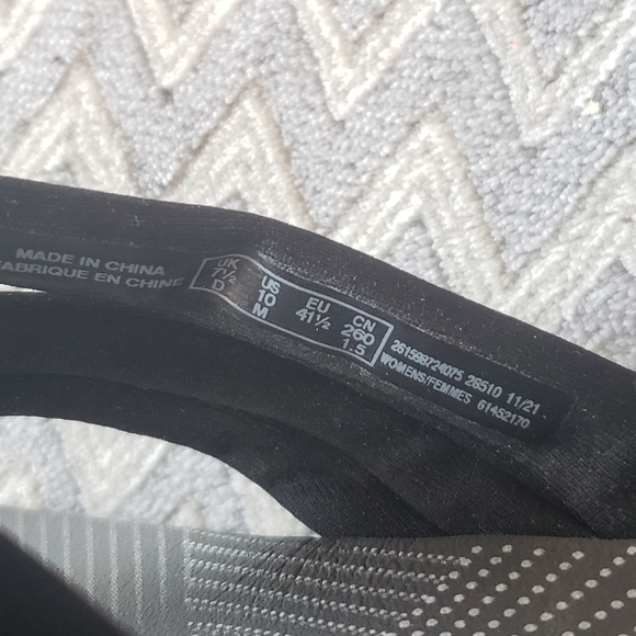 Rockport gold and white strappy sandals - Picture 2 of 8